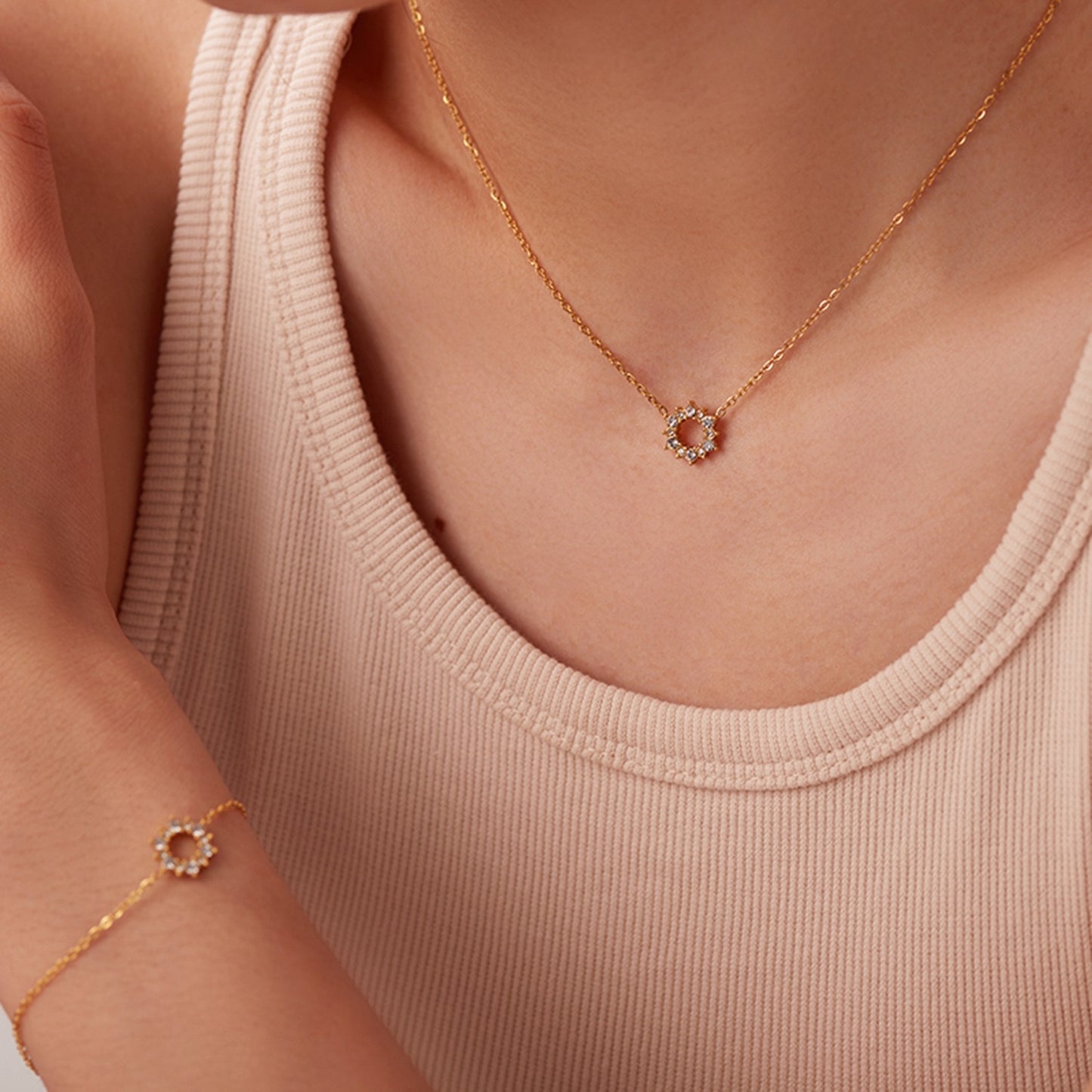 Sparkling Halo Necklace