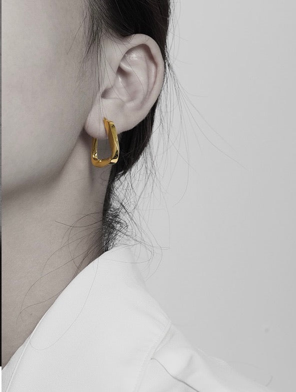 Twisted Trapezoid Hoops