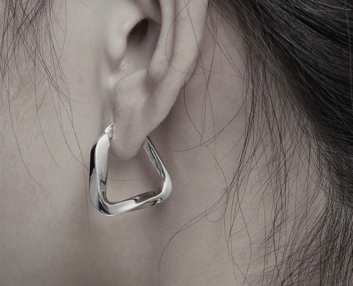 Twisted Trapezoid Hoops