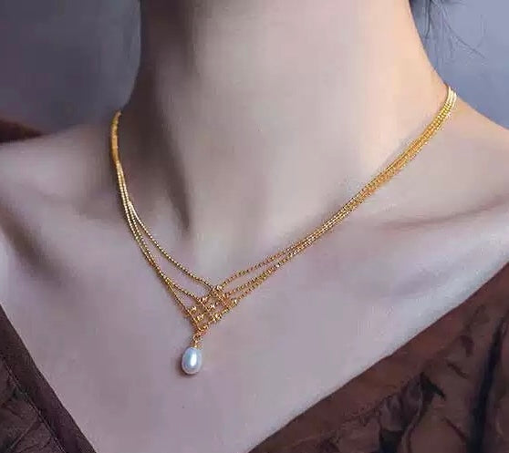 DuElle Signature Pearl Necklace